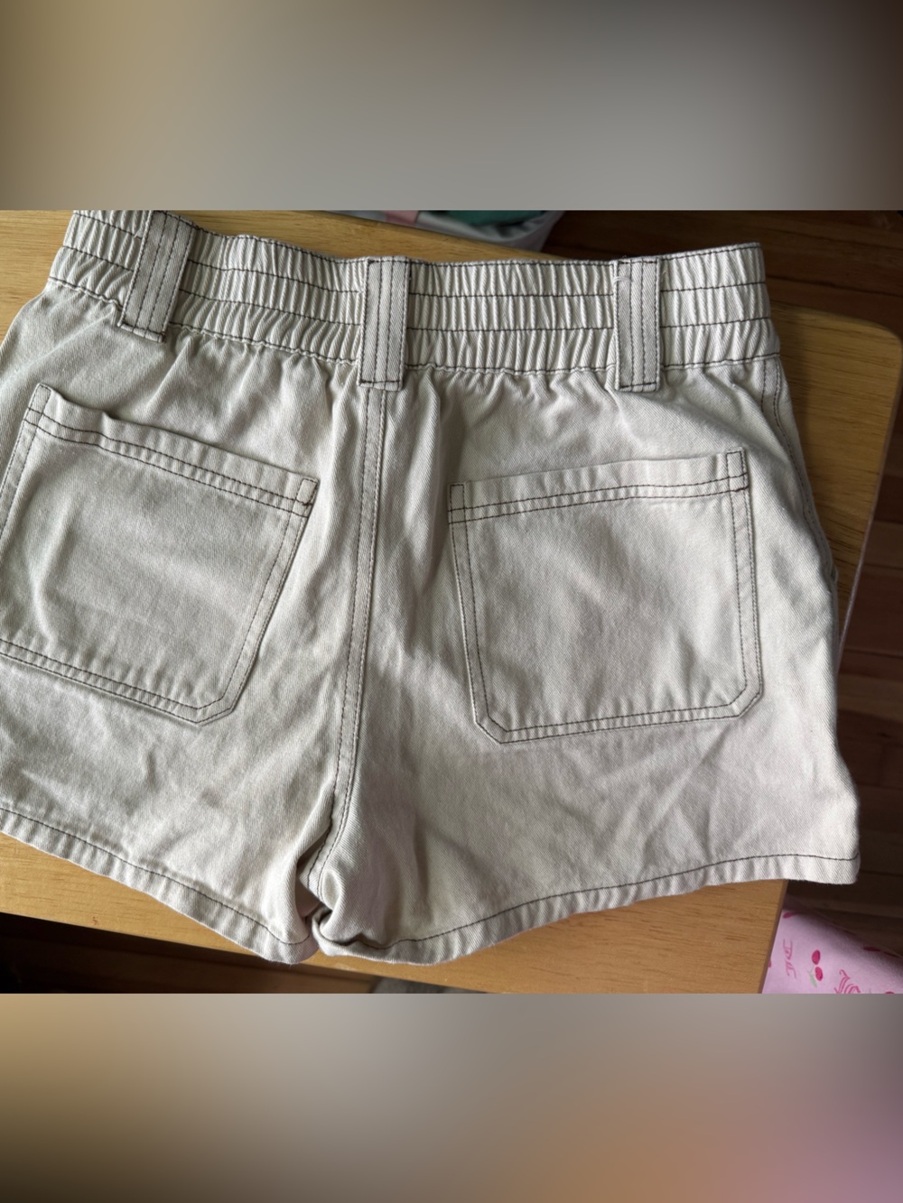 Full Tilt cream cargo shorts in excellent condition size small with pockets - Picture 5 of 7